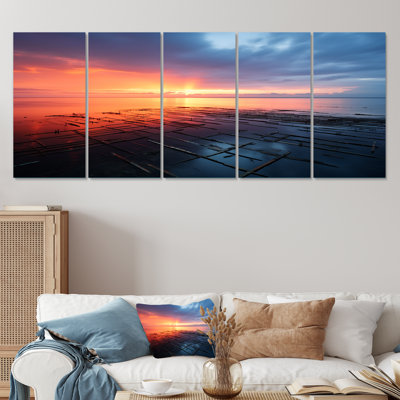 «Rose and Blue Pier Horizon Sunset III - Coastal Pier», art mural 5 pièces pour le salon