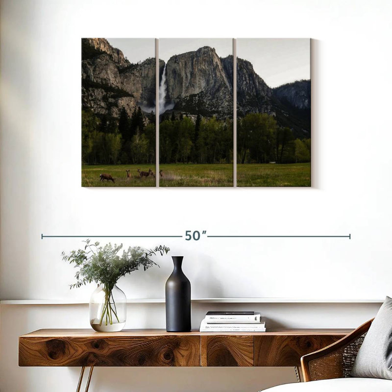 Cerf contre les chutes de Yosemite, H 24 po x l 38 po