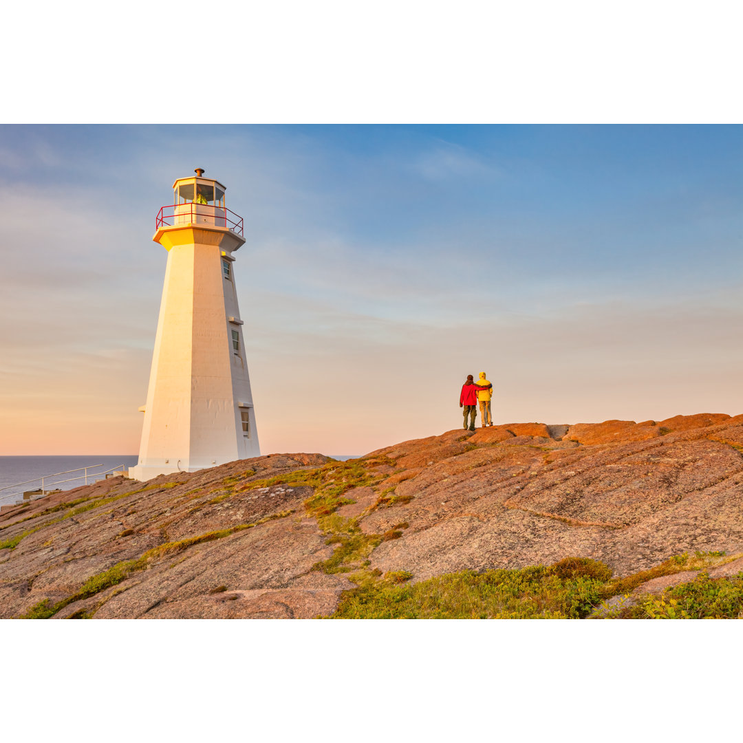 Paar am Cape Spear Leuchtturm - Leinwandbild