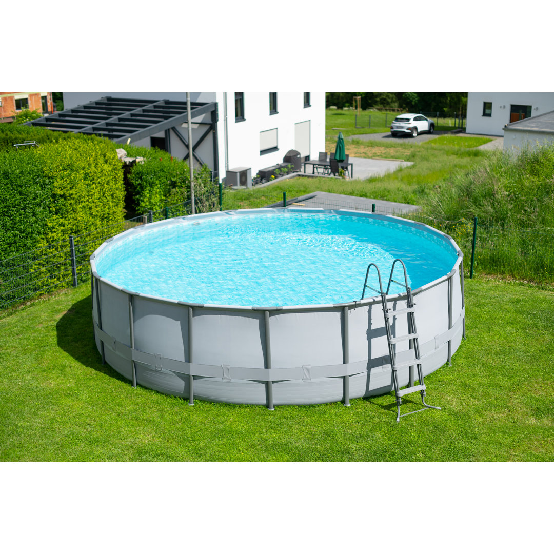 Pool aus Kunststoff