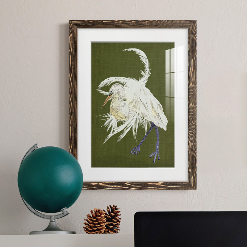 Heron Plumage II encadré mat - prêt à accrocher, H 44 po x l 31 po x P 1 po, Cadre noyer