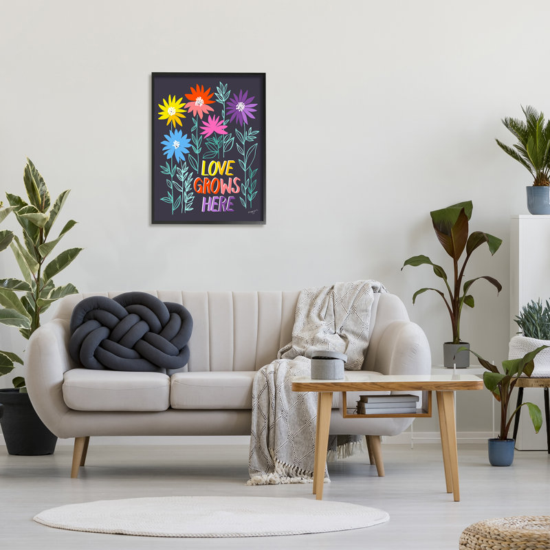 «Love Grows Here» par Pragya Kothari, Giclée encadrée noir minuit, H 30 po x l 24 po x P 1,5 po