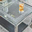 Table basse rectangulaire avec plateau en verre et tablette