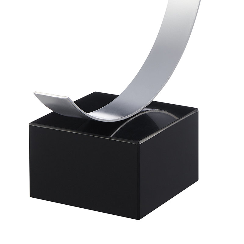 Sculpture dynamique en résine et métal faite à la main, Noir, noir, noir, noir