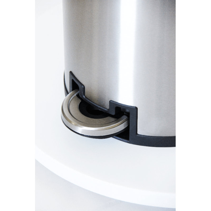 Poubelle à pédale en acier inoxydable, 7,9 gallons, H 22,75 po x l 17 po x P 13,5 po