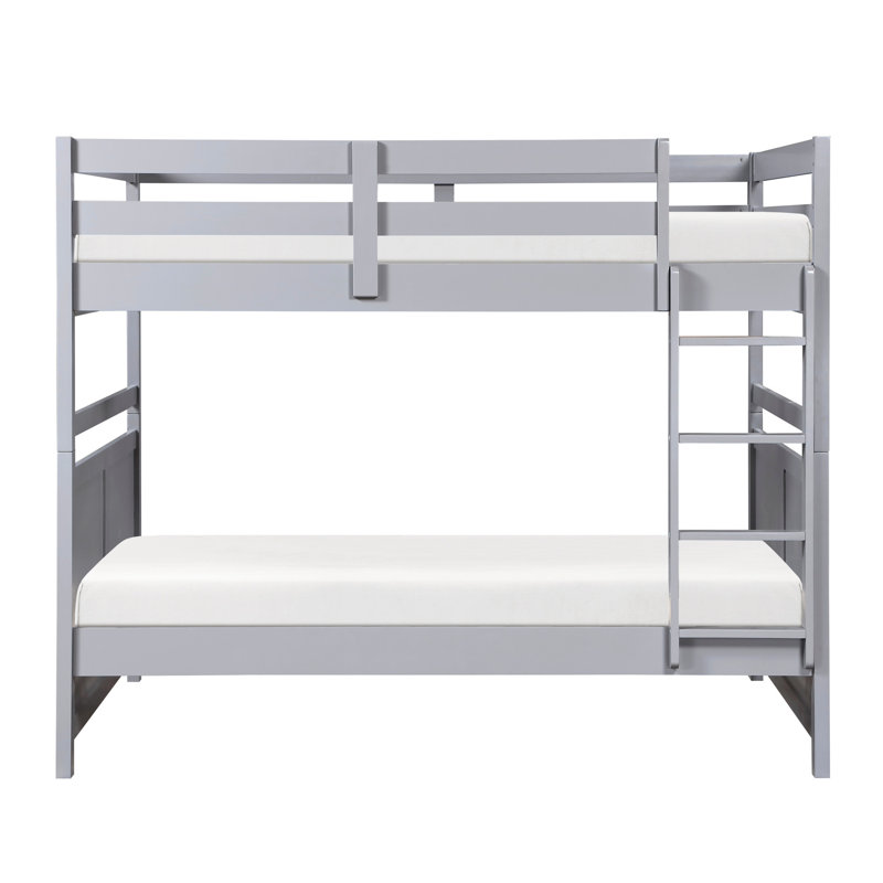 Lit double au-dessus d'un lit superposé gris, cadre en bois, garde-corps, convient aux chambres de jeunes, lit gris sans base, conception, fonction d'économie d'espace