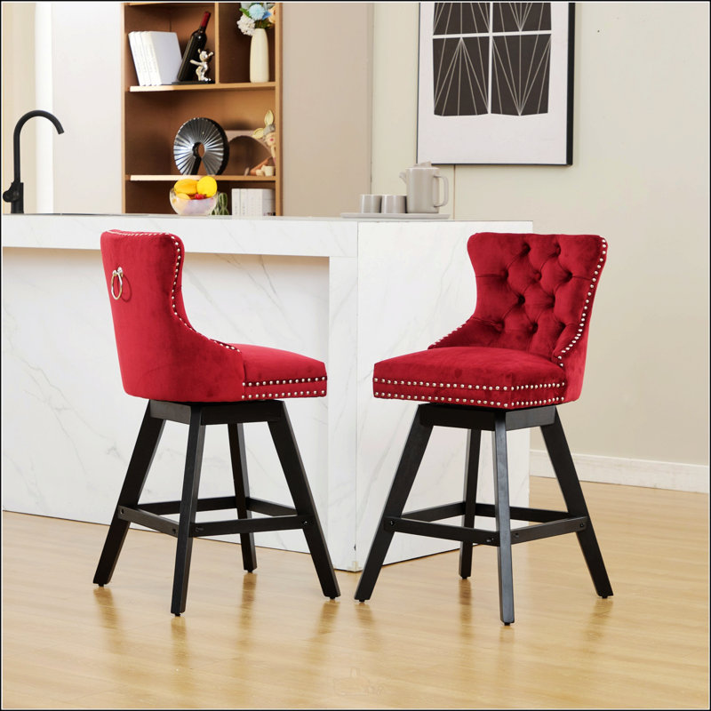 Ensemble de 2 tabourets de bar pivotants en velours avec capitonnage à boutons, pieds en bois et garniture cloutée chromée pour un style de loisirs élégant