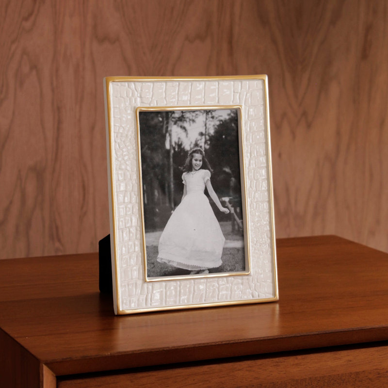 Encanto Croc Metal Picture Frame, Cream, 4" W x 6" H