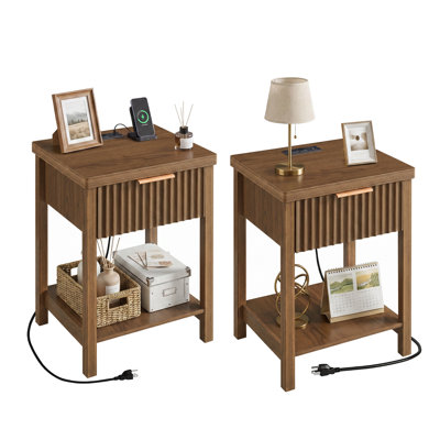 Ensemble de 2 tables de chevet cannelées avec tablette ouverte en bois aggloméré noyer avec station de charge pour le salon de la chambre à coucher