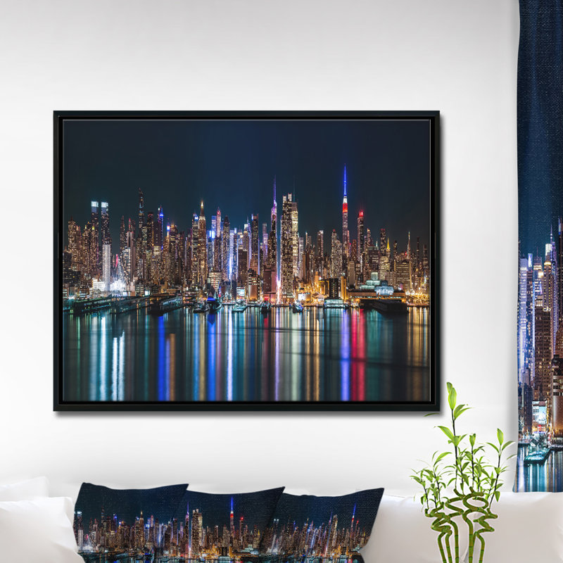 «New York Midtown Night Panorama», photographie, H 28 po x l 60 po x P 1,5 po, Toile avec cadre flottant