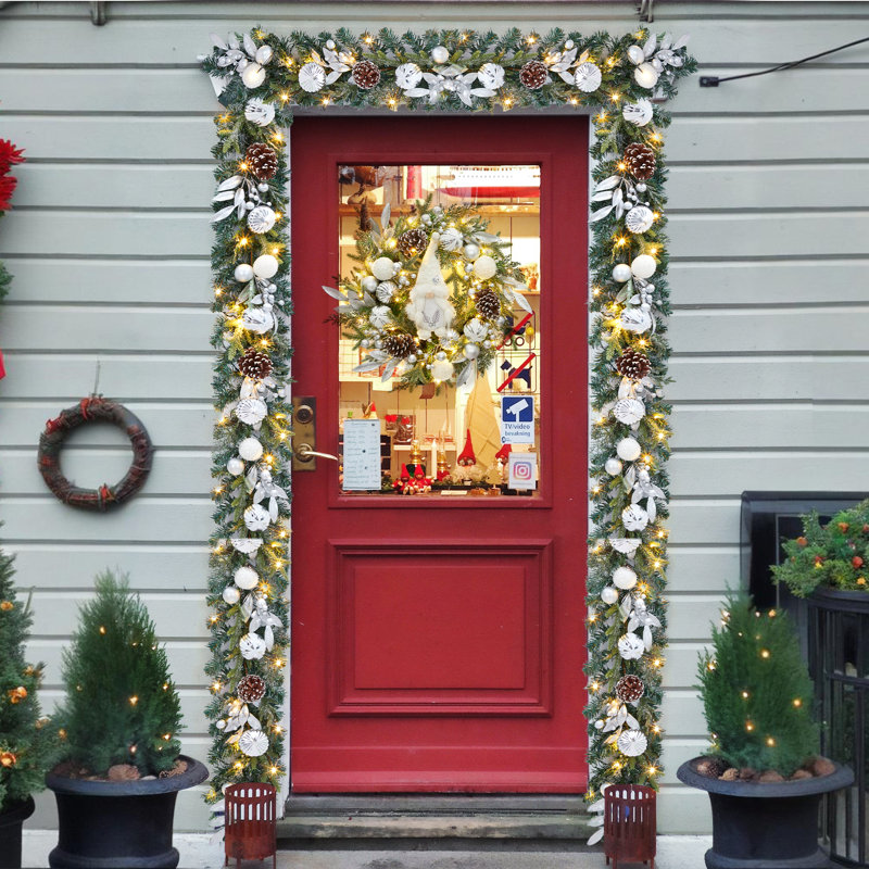 Guirlande de Noël artificielle 6 pi avec 20 lumières DEL et pommes de pin, baies et boules argentées pour escalier et foyer