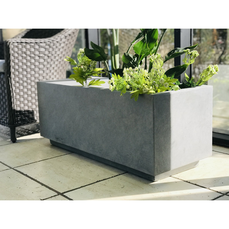 Boîte à fleurs en béton