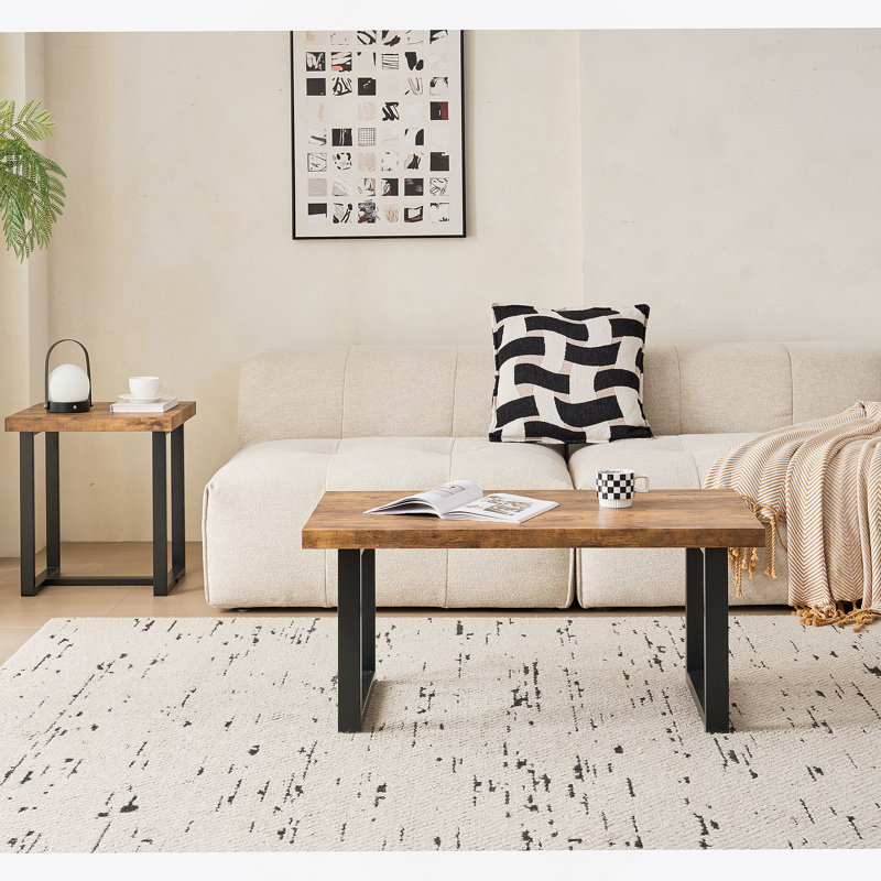 Petite table basse avec pieds en métal