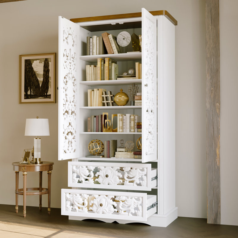 Armoire de rangement avec des motifs sculptés exquis