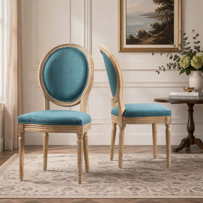 Chaises de salle à manger d'inspiration campagnarde française avec dossier rond, pieds cannelés et revêtement 100 % polyester pour un confort et une élégance optimaux.