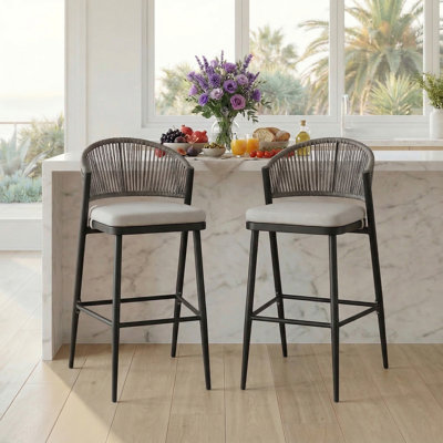 Ensemble de tabourets de bar 30,25 po avec osier tissé et coussin résistant à l'eau, tabourets d'extérieur avec finition grain de bois et antirouille