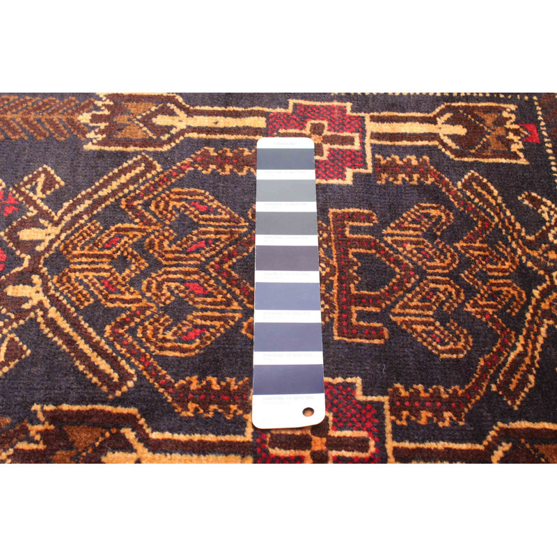 Tapis bleu marine Teimani 2 pi 9 po x 4 pi 2 po