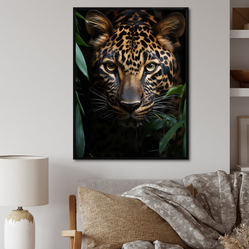 «Leopard Silent Stalk I», art sur toile léopard, H 44 po x l 34 po x P 1,5 po, Cadre flottant noir