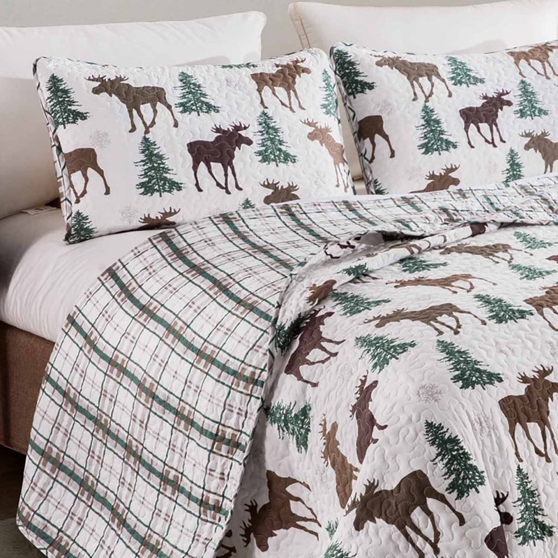FreshFolds Moose Printed Reversible Patchwork Quilt Set with Shams