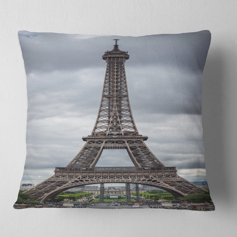 Housse et housse de coussin Designart «Grayscale Paris Eiffel Tower», 18 po x 18 po, Coussin décoratif