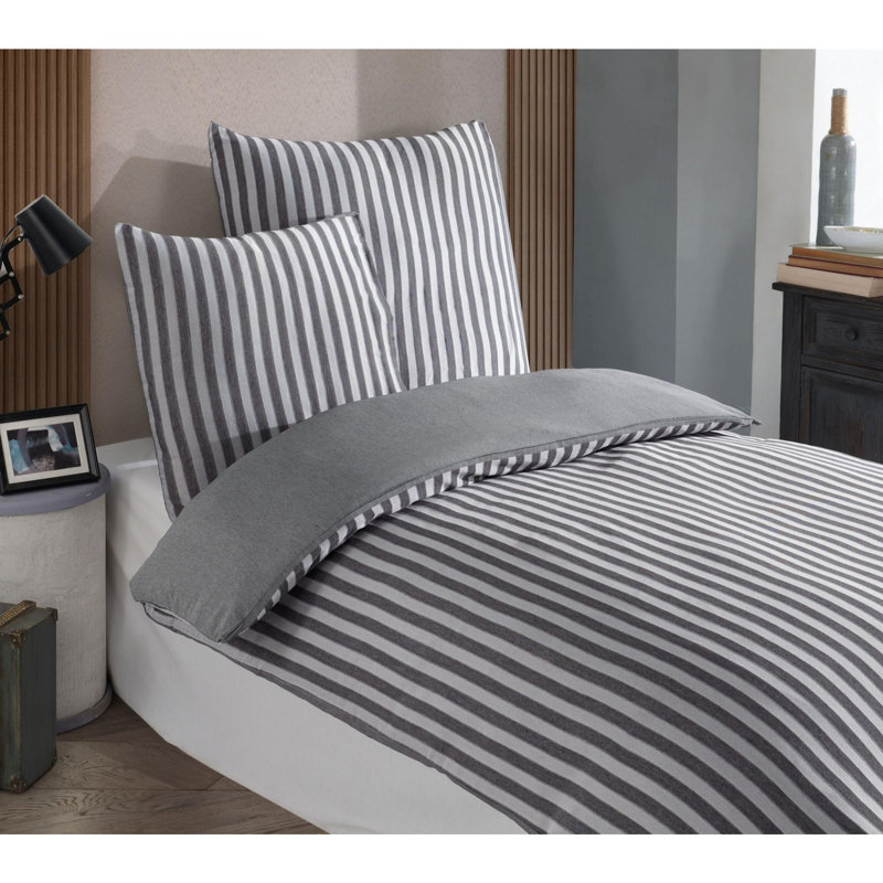 Quiltisse Striped Bedspread with Pillowcases Included, Single XL Bedspread + 1 Standard Pillowcase, Brown