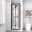 Porte de douche pivotante noire pliante 26 po x 72 po, verre trempé transparent 1/4 po, enceinte pliante peu encombrante avec poignée en acier inoxydable, installation réversible-131495482