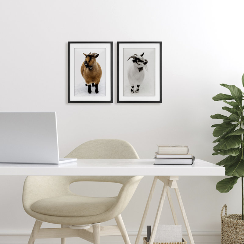 «Two Little Goats», ensemble de 2 impressions encadrées sous verre, design par Deborah Revell, H 20 po x l 14 po