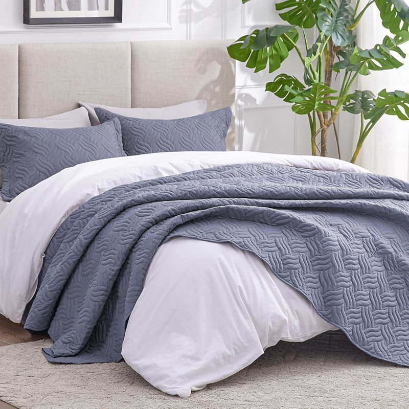 King Size Quilt Bedding Set Camel Bedspreads - Bed Summer Quilt Lightweight Microfiber Bedspread- Wave Pattern Bedding Coverlet For All Season - 3 Piece (1 Quilt, 2 Pillow Shams)