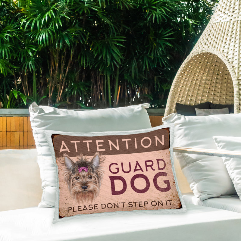 Coussin d'extérieur "Attention Guard Dog" par RC Ecommerce