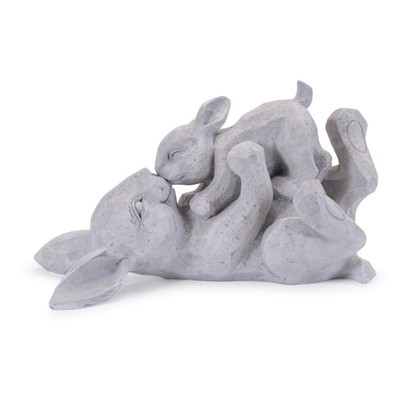Figurine de lapin couché avec un lapin