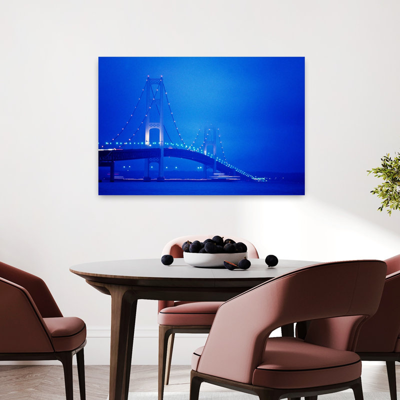 Brouillard entourant le pont Mackinac au crépuscule, Michigan, États-Unis, art contemporain, H 24 po x l 36 po