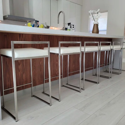 Tabouret Dayan blanc avec base chromée
