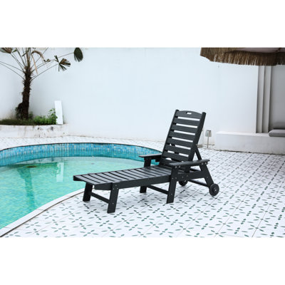 Chaise d'extérieur avec 5 positions réglables, porte-gobelet et roulettes, gris pour terrasse et patio près de la piscine