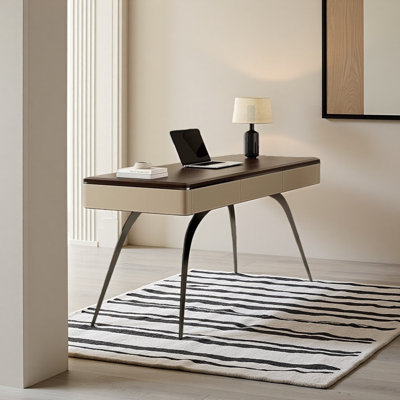 Bureau de style italien avec lumière luxueuse