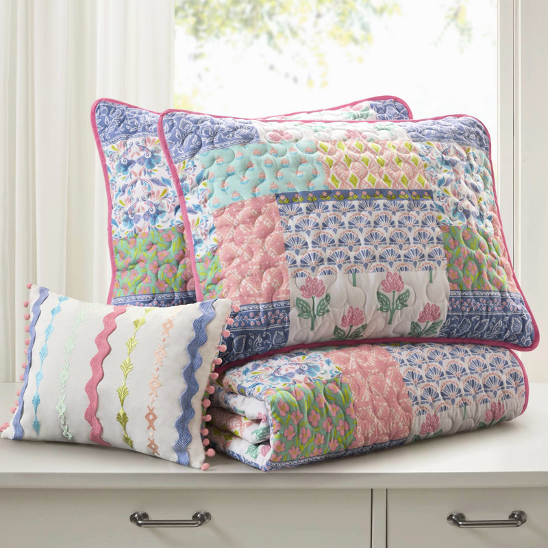 97f-f800-c2734 Bedding, Queen Comforter + 3 Additional Pieces