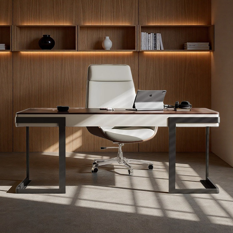 Bureau spacieux et ergonomique, H 29,53 po x l 62,99 po x P 23,62 po