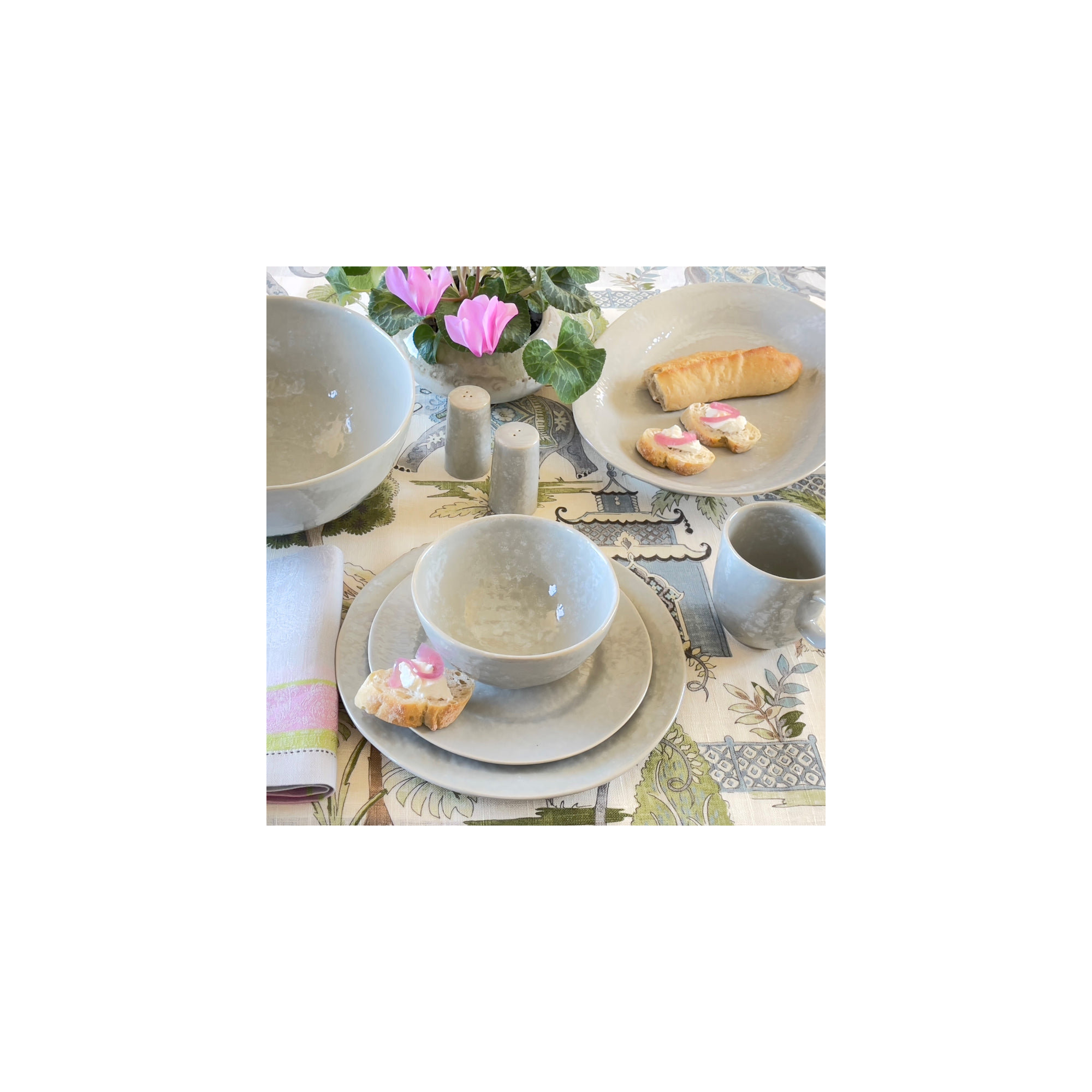 Paulin Salad Plate, Gray