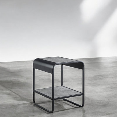 Table de bout moderne noire et grise avec placage décoratif gris béton élégant et pour l'intérieur