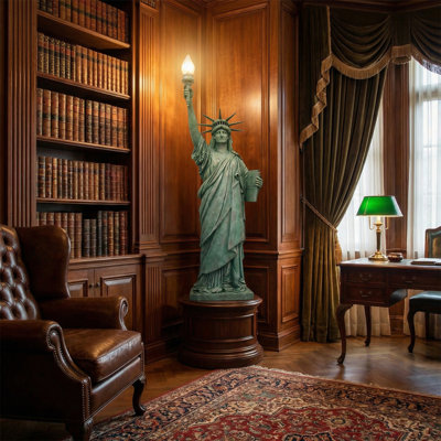 Statue de la Liberté Dragomira 8,75 pi