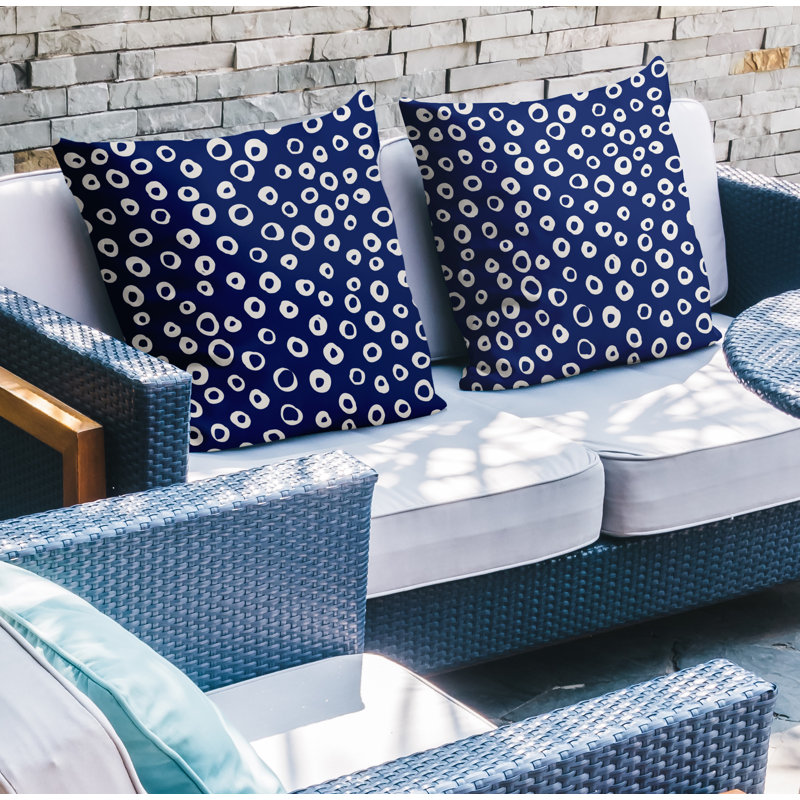 Oreiller carré intérieur / extérieur à pois Tanta, L 19 po x H 19 po, Bleu marine