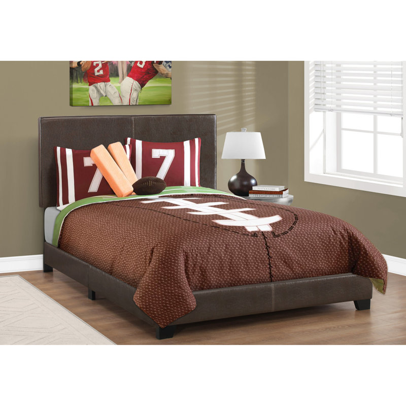 Lit double pleine grandeur avec bords rembourrés, lit en cuir brun, aspect captivant