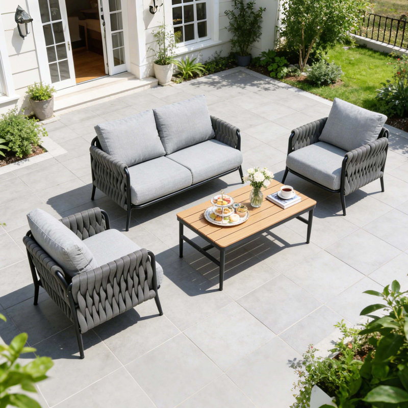 Ensemble de conversation de patio en osier tissé à la main 4 pièces, siège rembourré en oléfine et table basse WPC, capacité de 330 lb pour la cour, le balcon et le jardin