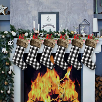 Paquet de 6 bas de Noël, 18 pouces de bas blanc à carreaux Buffalo noir avec manchette en fausse fourrure, décorations de Noël pour manteau de cheminée