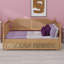 Lit de jour en rotin traditionnel avec lit gigogne, solution peu encombrante pour les chambres d'amis et les espaces restreints-1809358144-1809358151