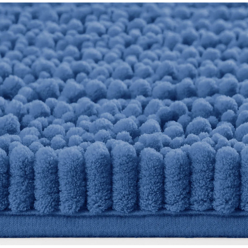 Tapis bleu pour salle de bain