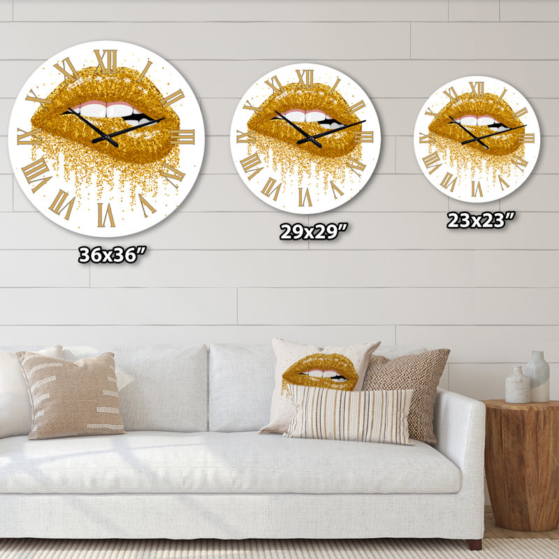 «Woman Lips With Glitter Gold Sparkles» - horloge murale moderne, Surdimensionné