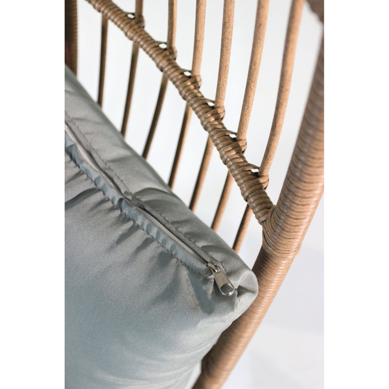 Chaise d'extérieur en osier avec repose-pieds et coussins pour l'extérieur