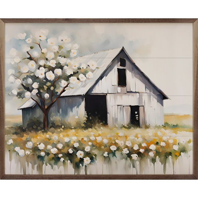 Grange blanche avec arbre