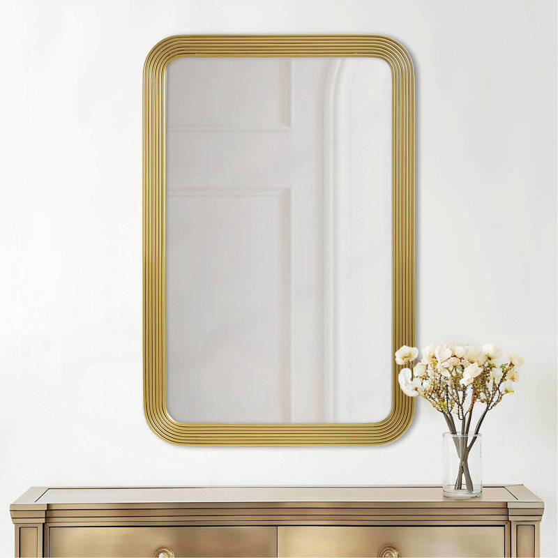 Miroir mural en métal avec détail cannelé