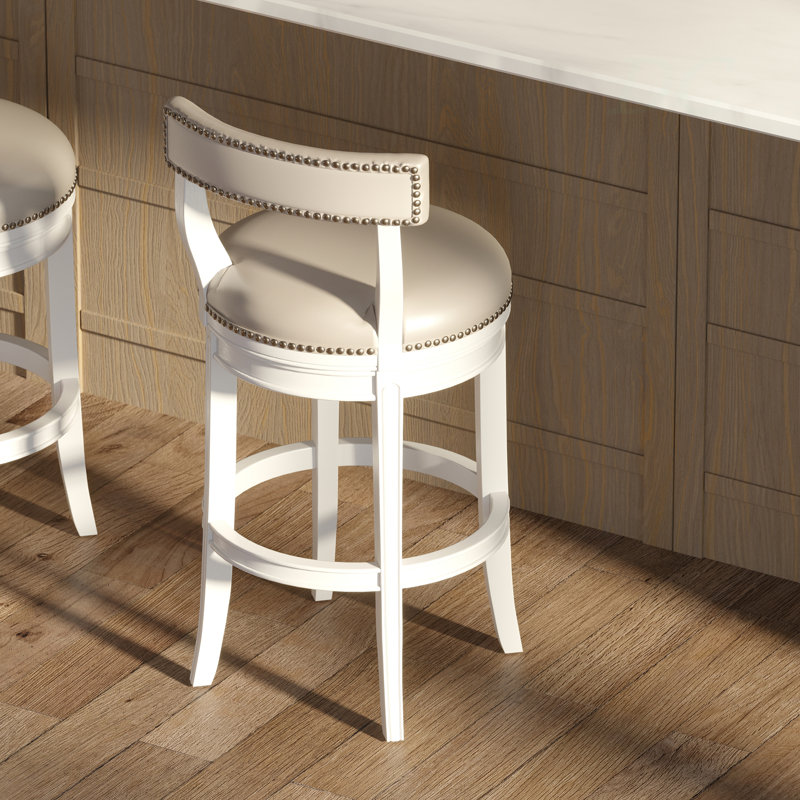 Tabouret de bar 31 po Pasha, bois blanc avec siège et dossier en similicuir gris
